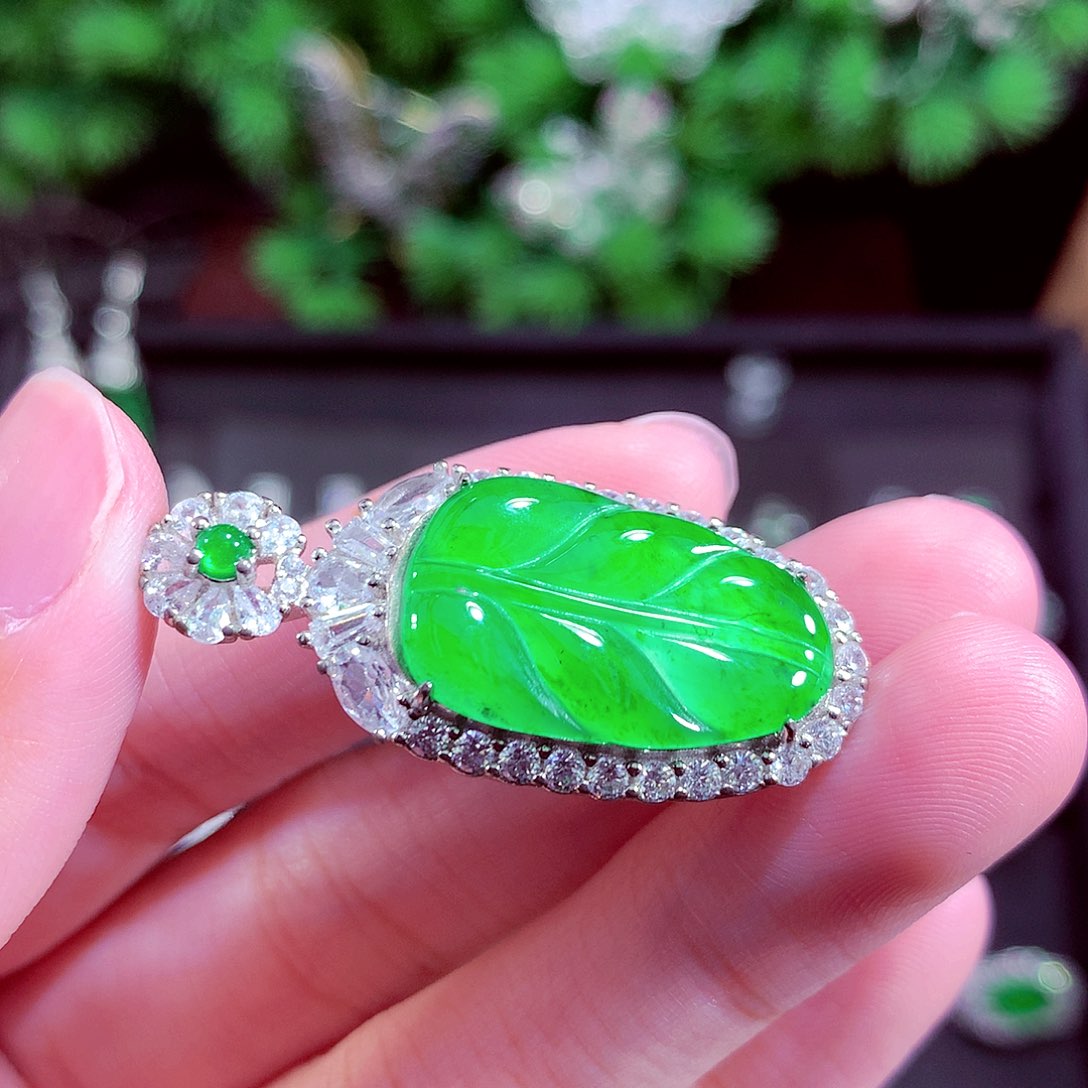 颈饰未镶嵌翡翠天然