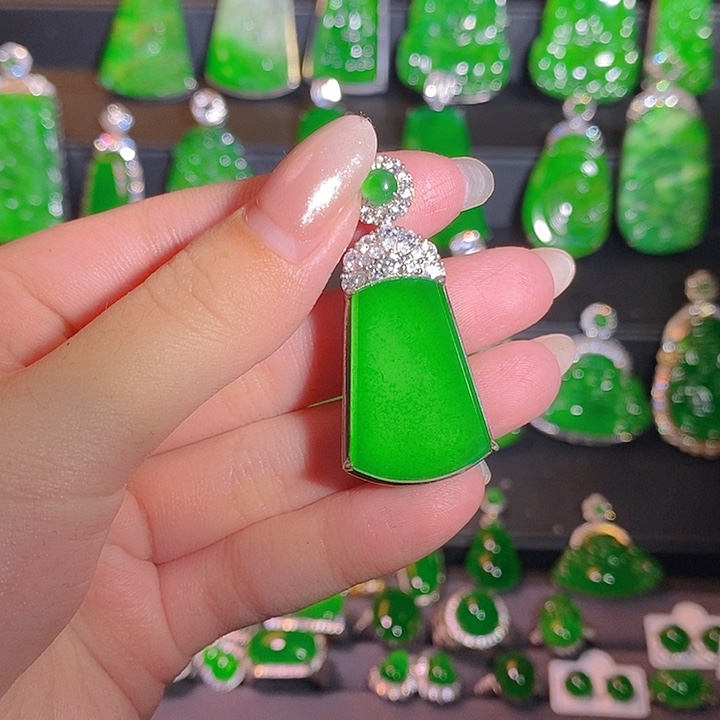 翡翠银S925镶嵌颈饰