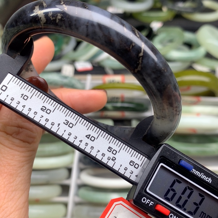 蛇纹石玉未镶嵌手镯1026