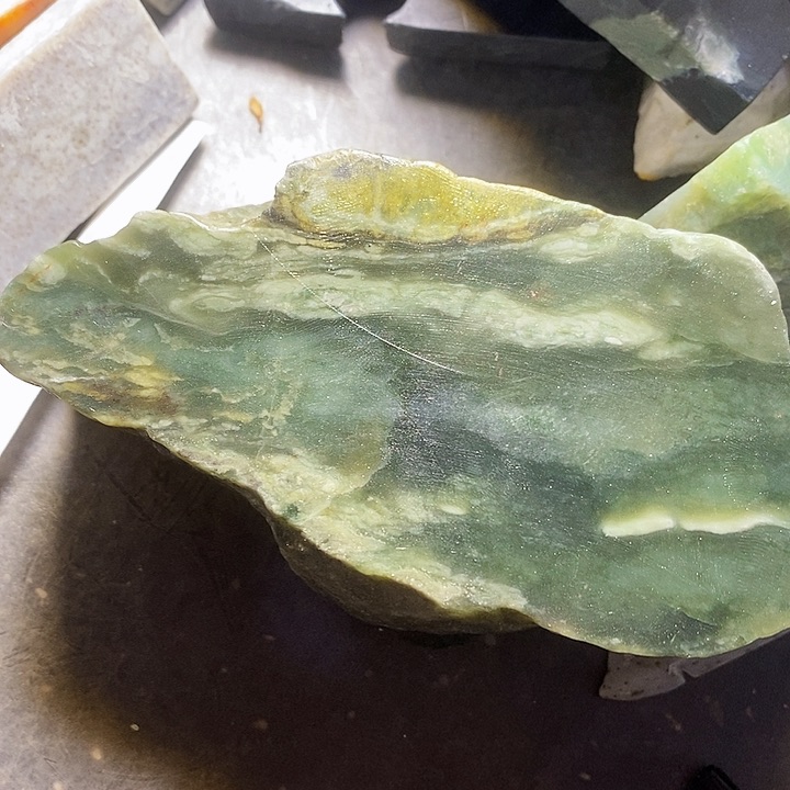 透闪石质玉未镶嵌珠宝半成品