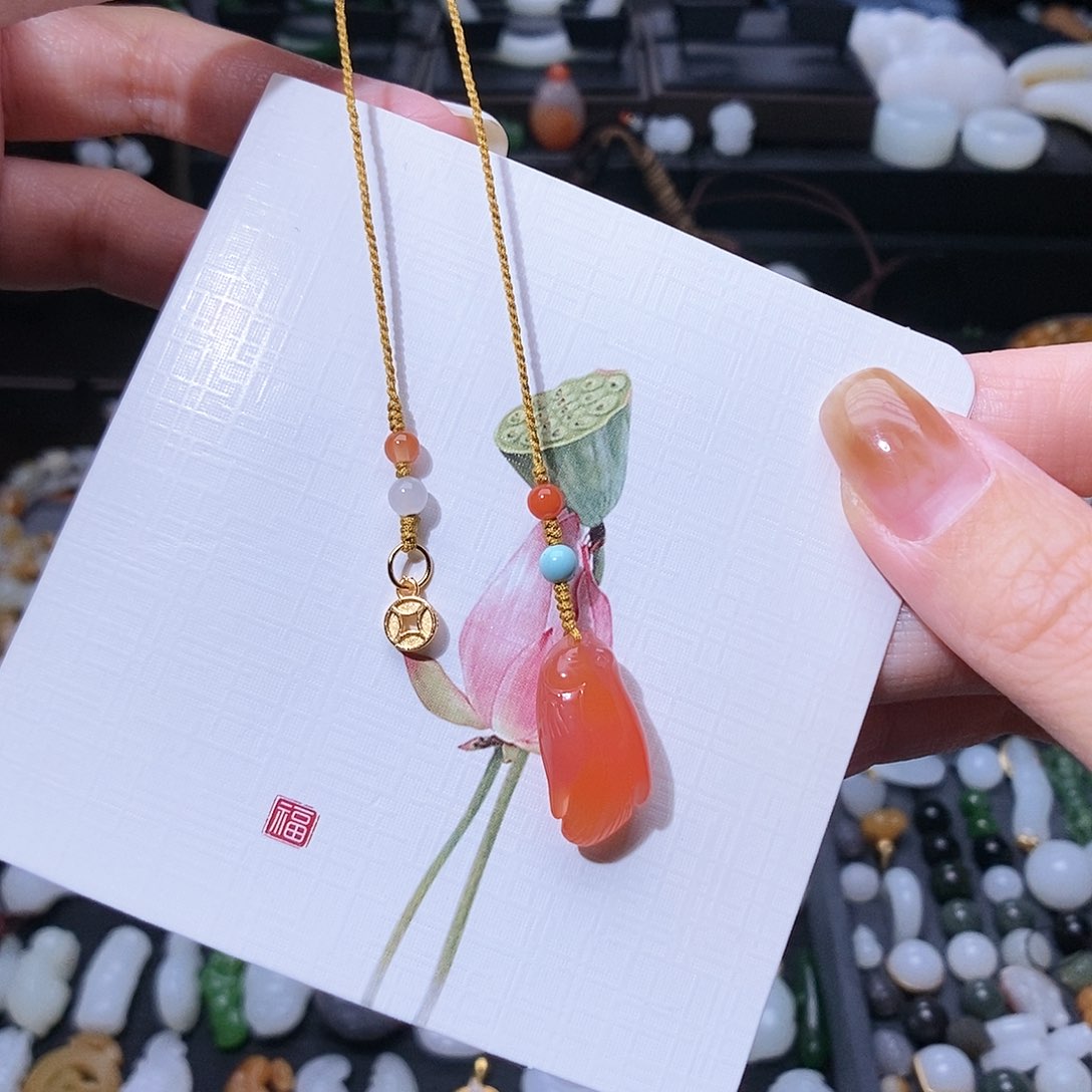 南红玛瑙挂件未镶嵌