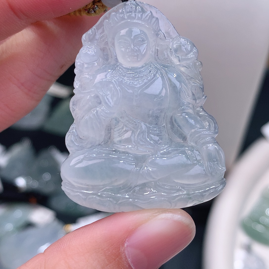 颈饰18K金镶嵌翡翠茅台白度母