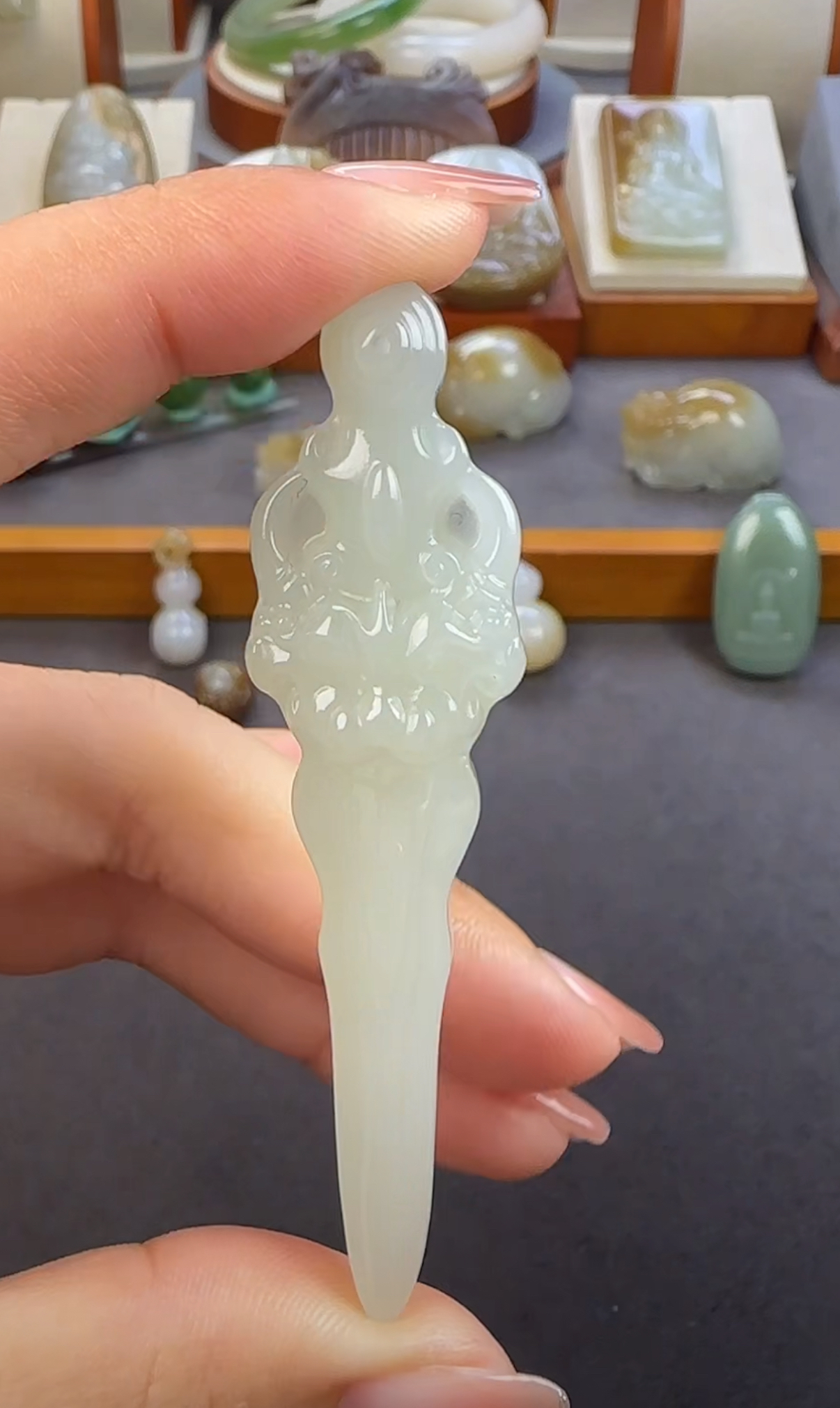 卞玉坊和田玉吊坠