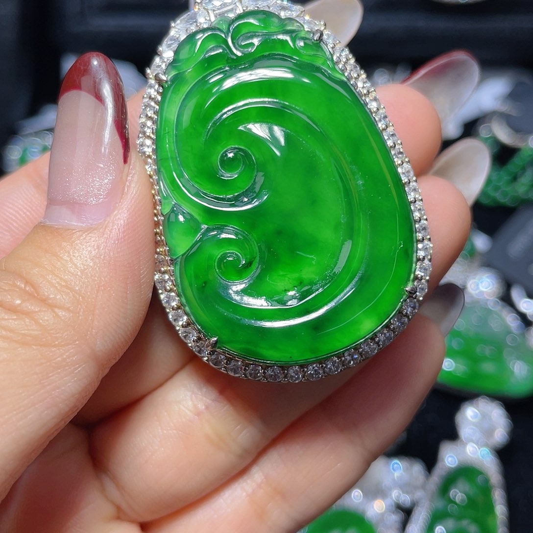 翡翠颈饰银S925镶嵌翡翠