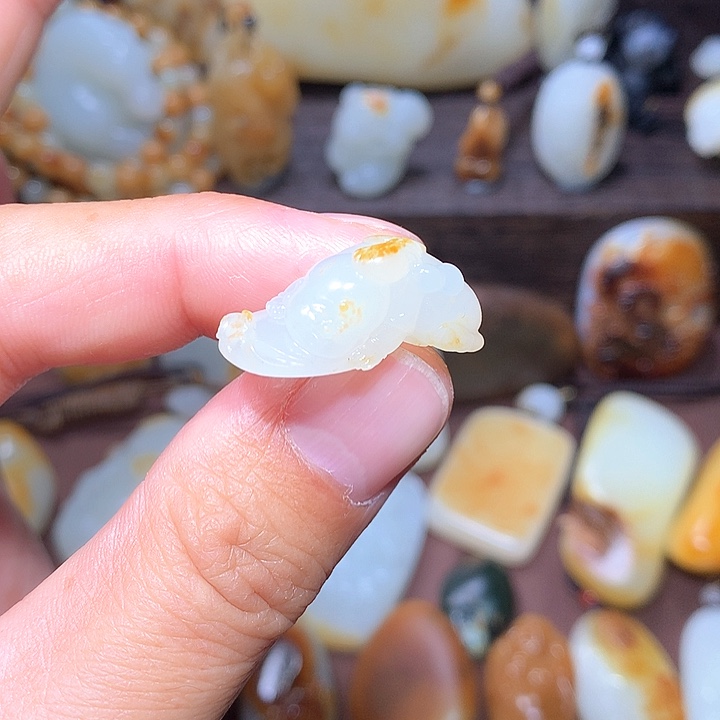 未镶嵌和田玉（糖玉）挂件