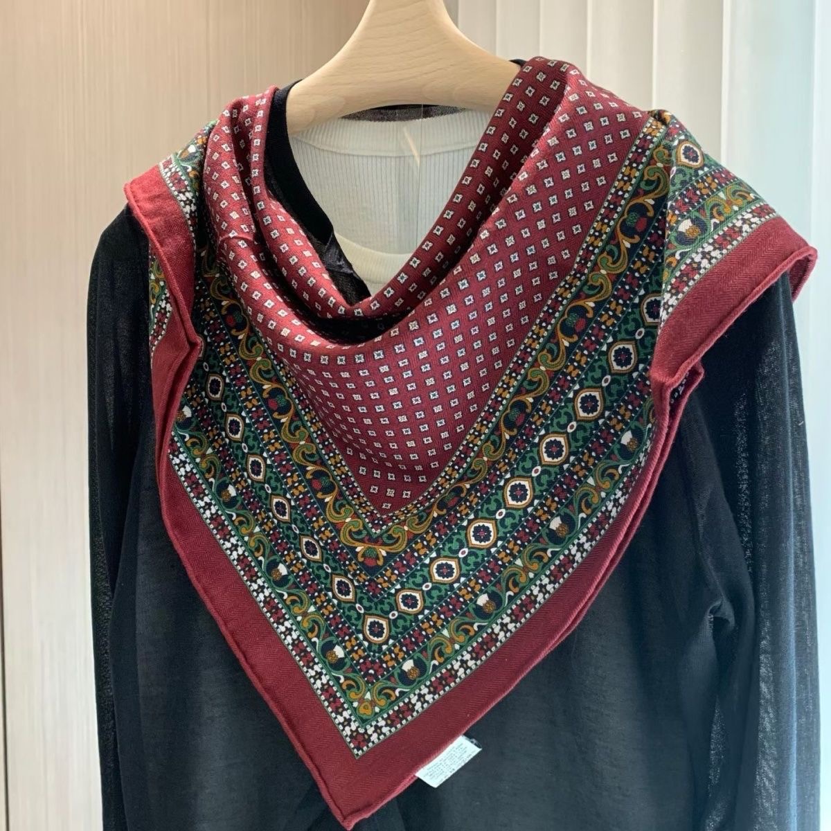 【B71】 意式降调复古红丝毛方巾 围巾90*90左右