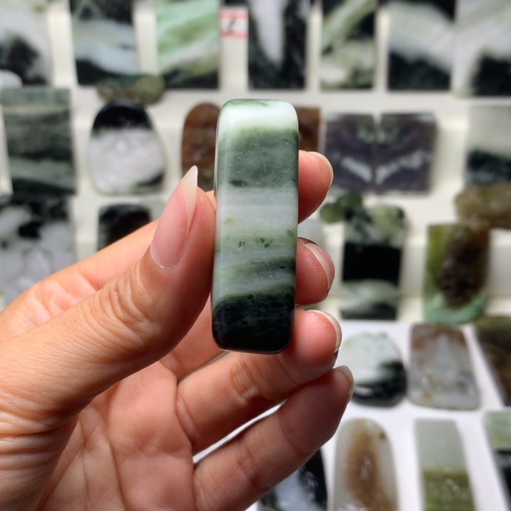 独山玉未镶嵌颈饰