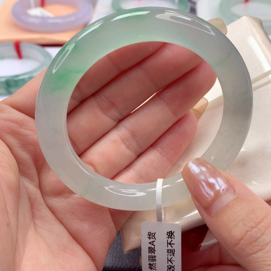 翡翠手镯（圆镯）未镶嵌54圈口 高冰起眼光贵气冰飘阳绿