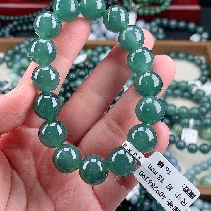 末****翡翠未镶嵌毛衣链