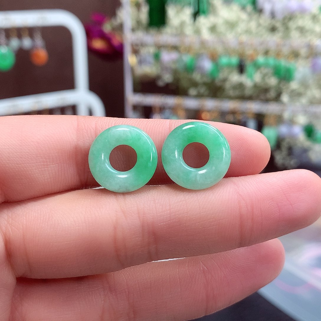 翡翠耳饰未镶嵌天然翡翠