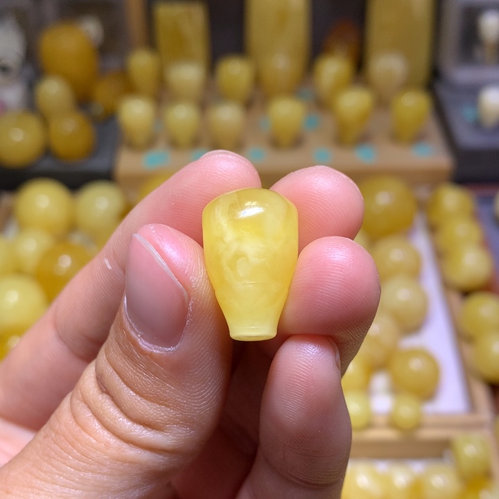 蜜蜡裸石未镶嵌天然俄料黄妖花蜜蜡微瑕三通12.5