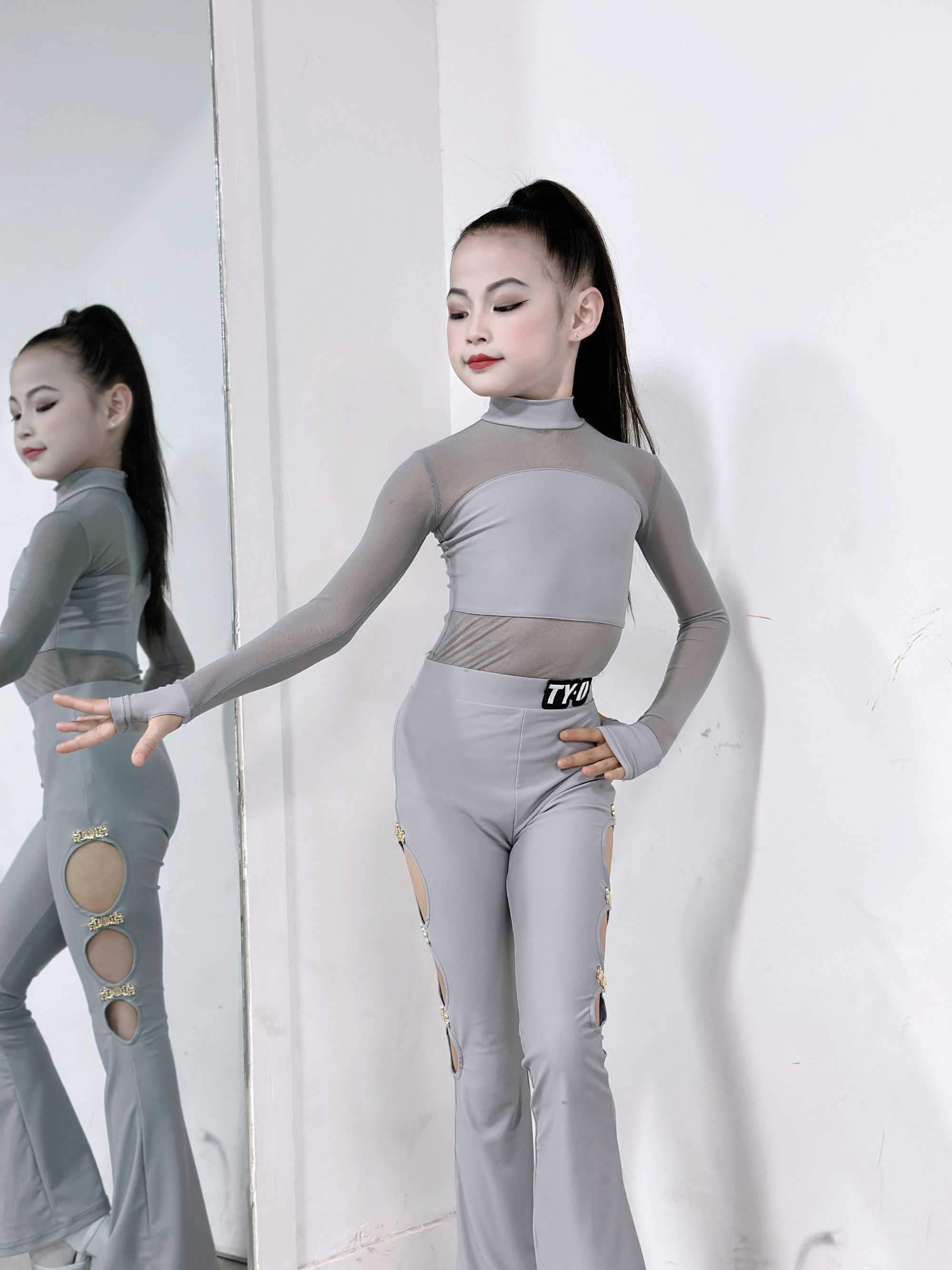 No退No换 女款网纱上衣 喇叭裤儿童表演练功服