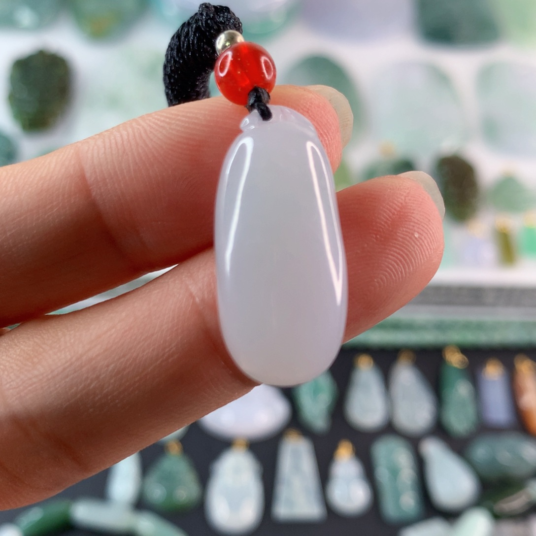 翡翠未镶嵌颈饰福瓜