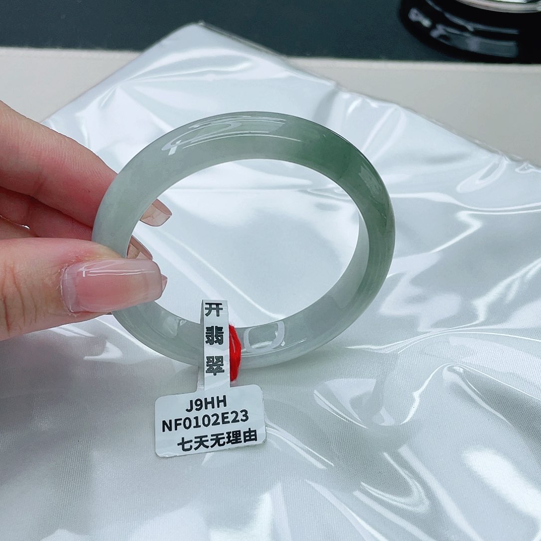 翡翠手镯未镶嵌正54