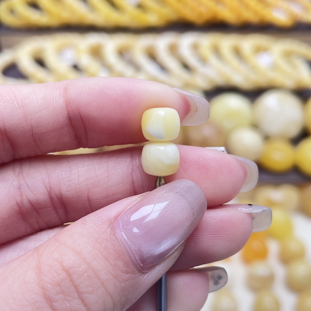 琥珀未镶嵌裸石7.5*6.5mm老型对珠瑕