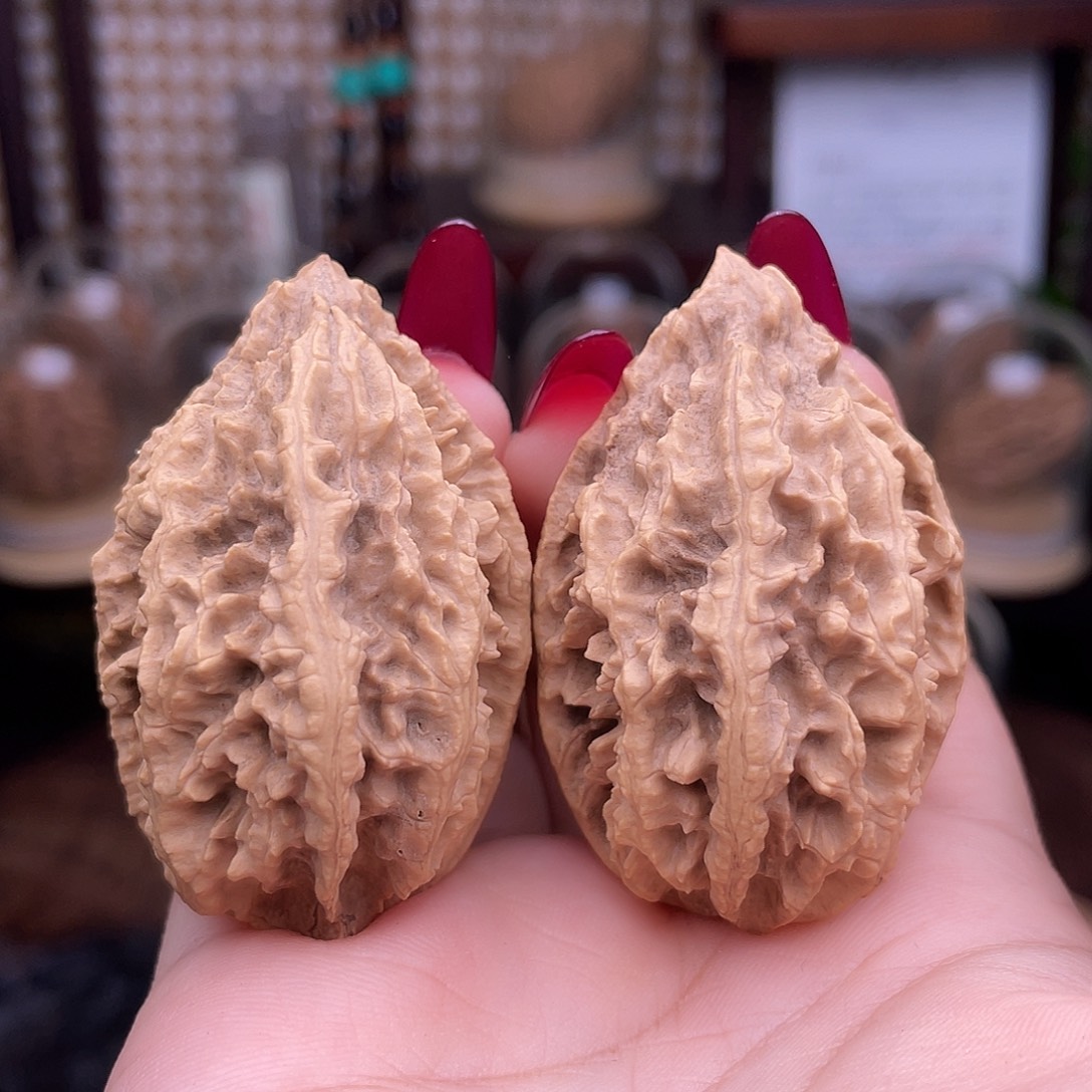 文玩核桃吊坠狼牙棒