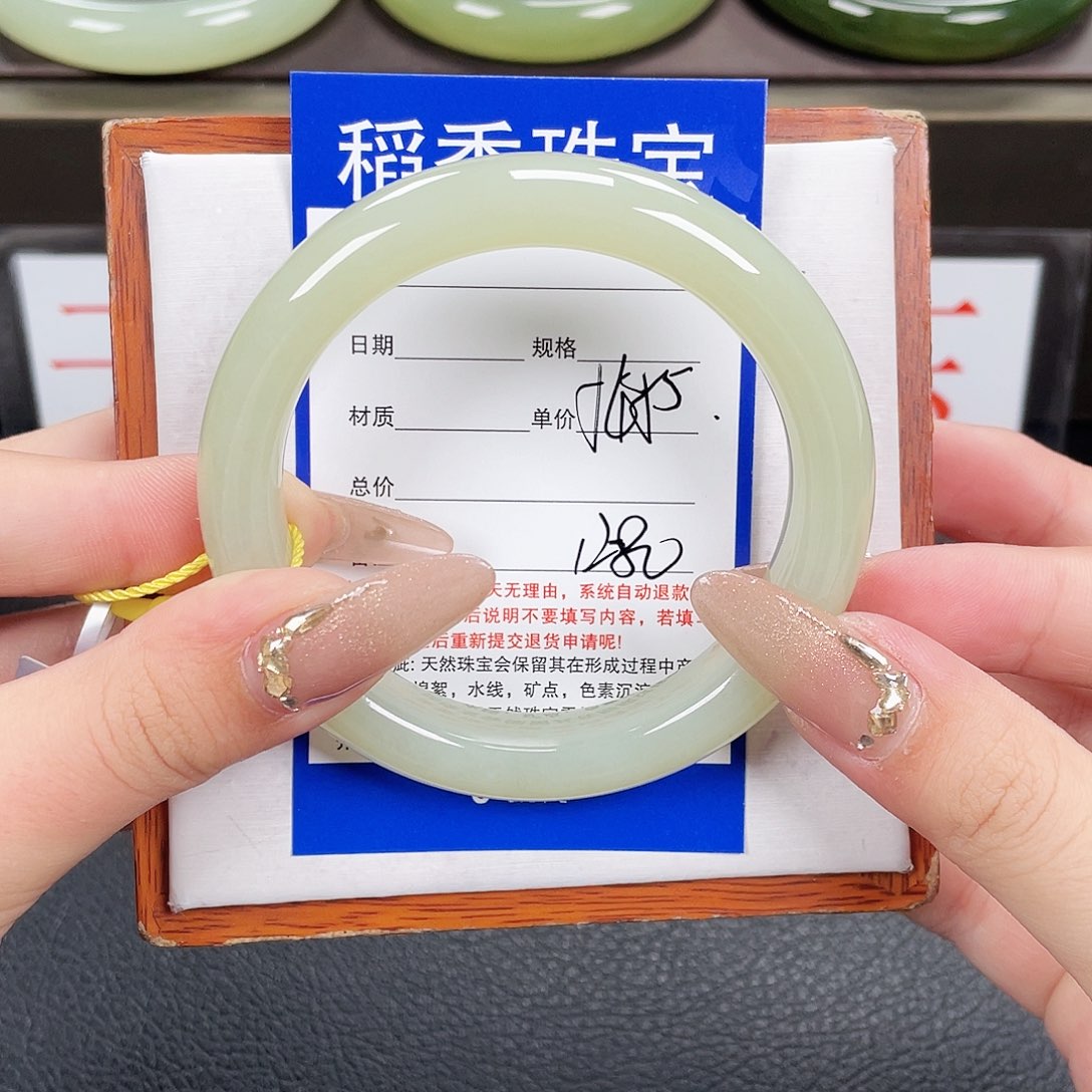 和田玉手镯未镶嵌