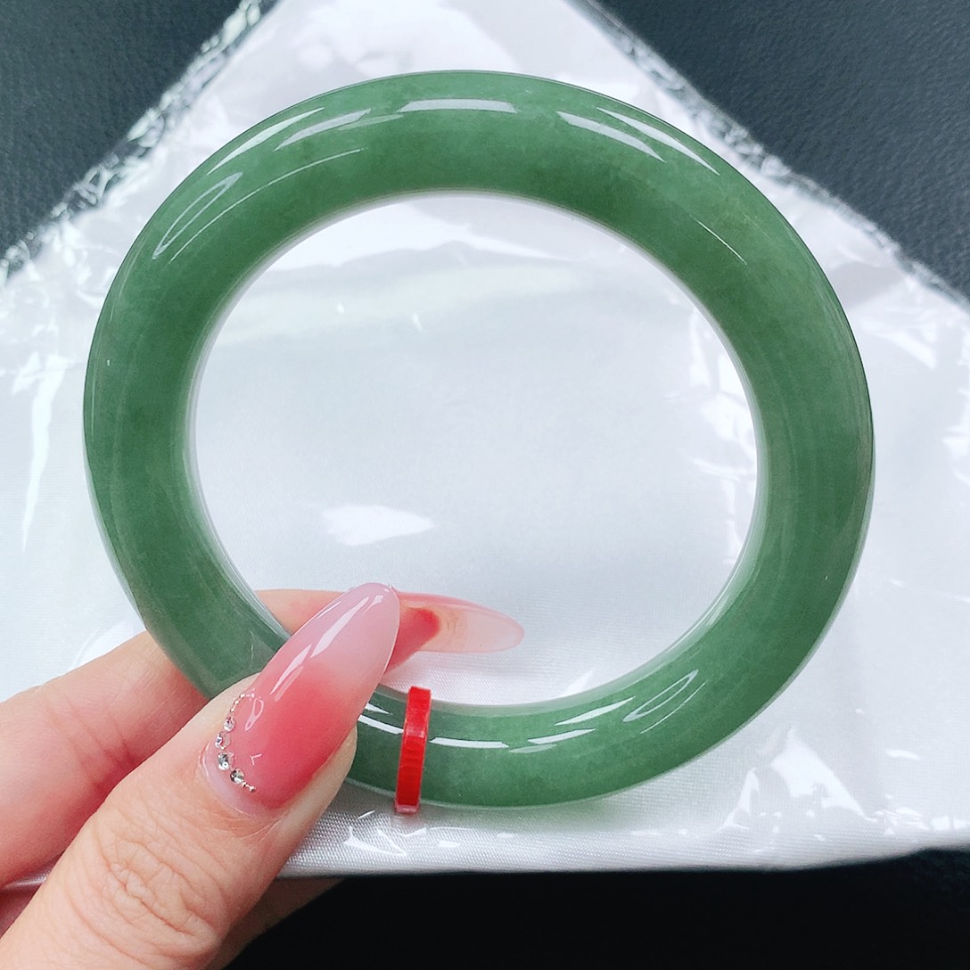 翡翠手镯未镶嵌57圈