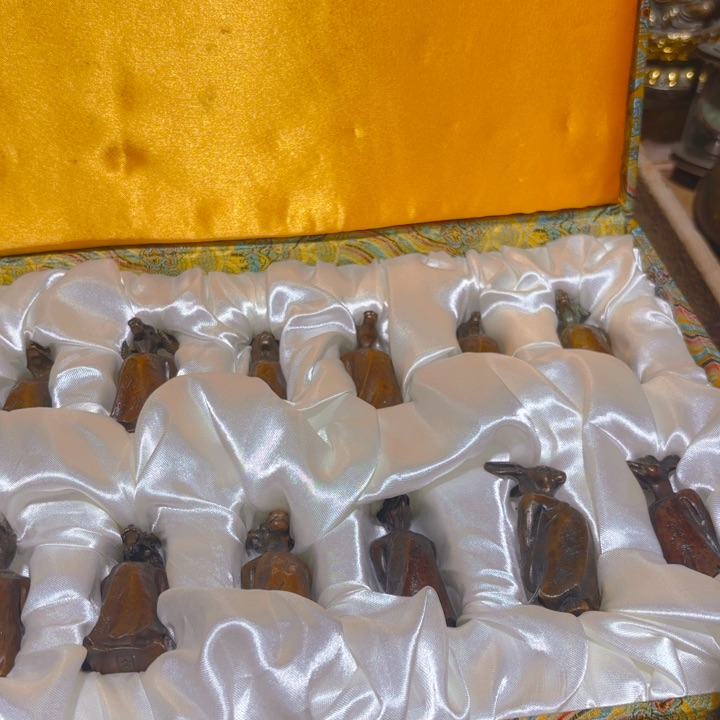 铜的。全清了。一件不留！不磨叽