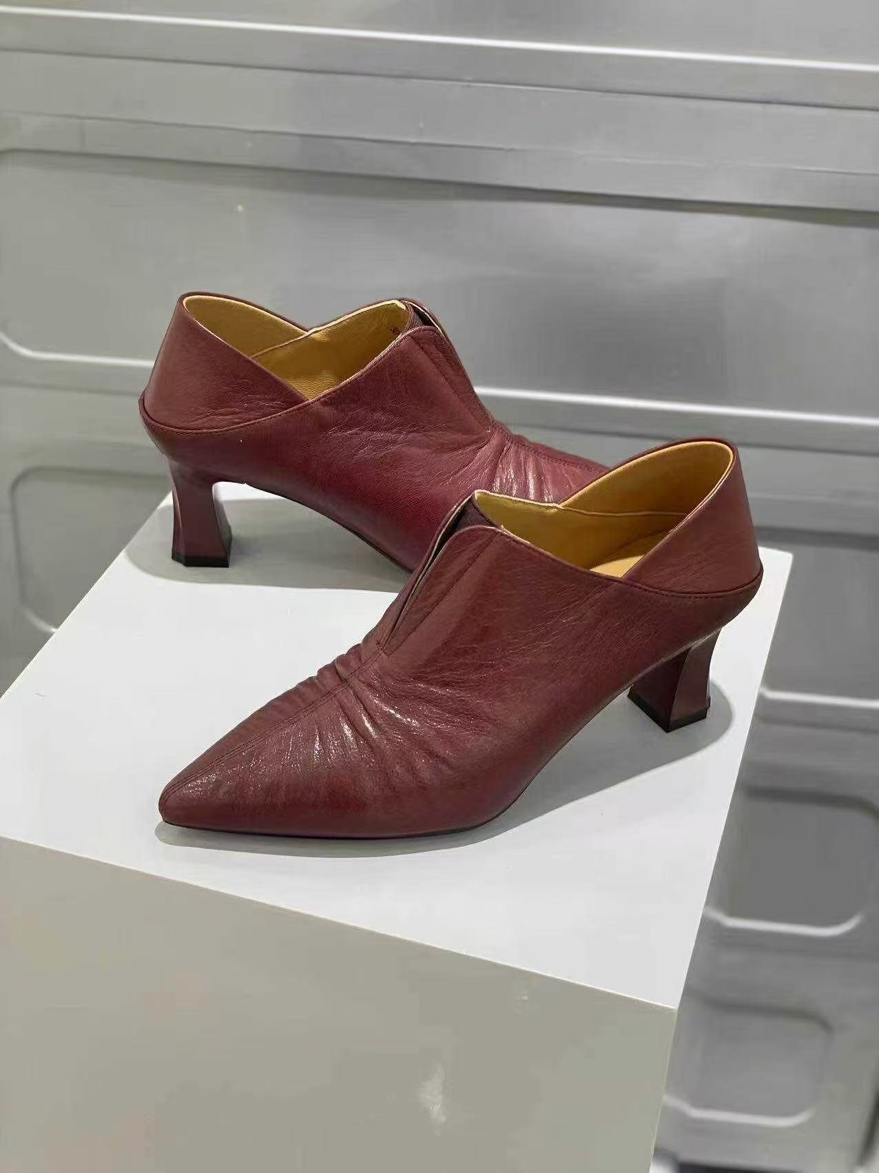 30-43酒红色短靴    