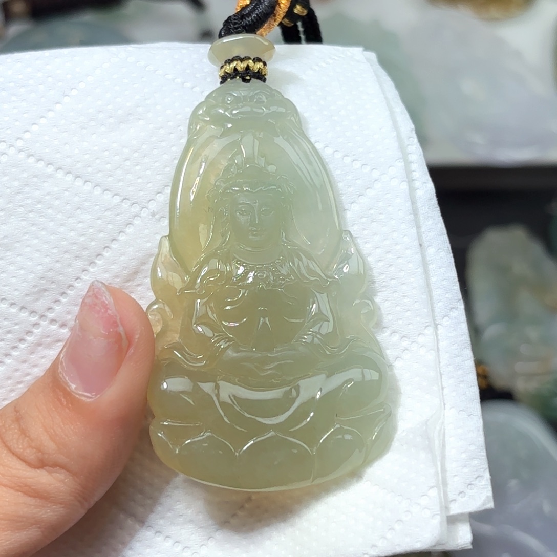 大***收翡翠未镶嵌颈饰素衣