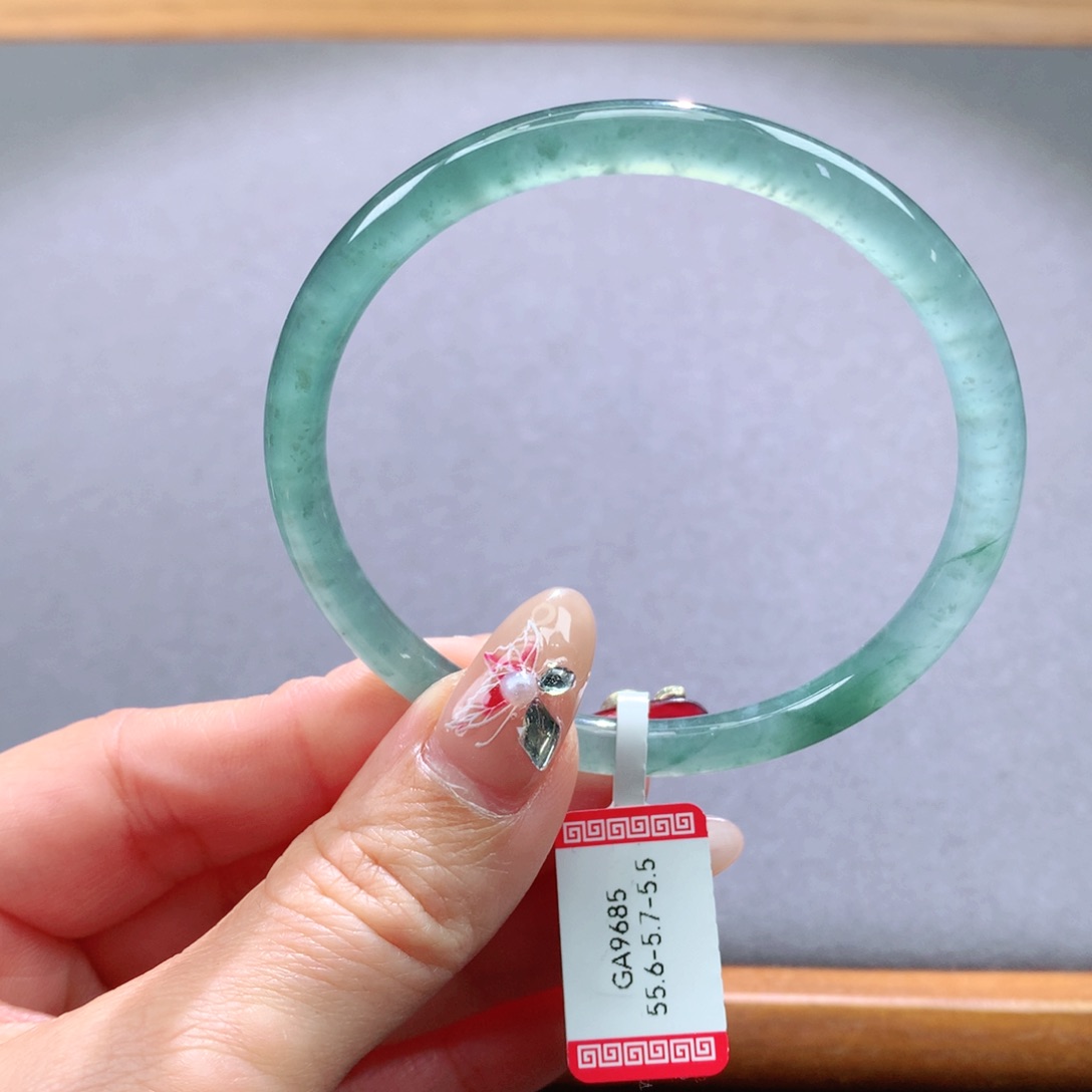 翡翠手镯未镶嵌天然翡翠手镯叮当镯