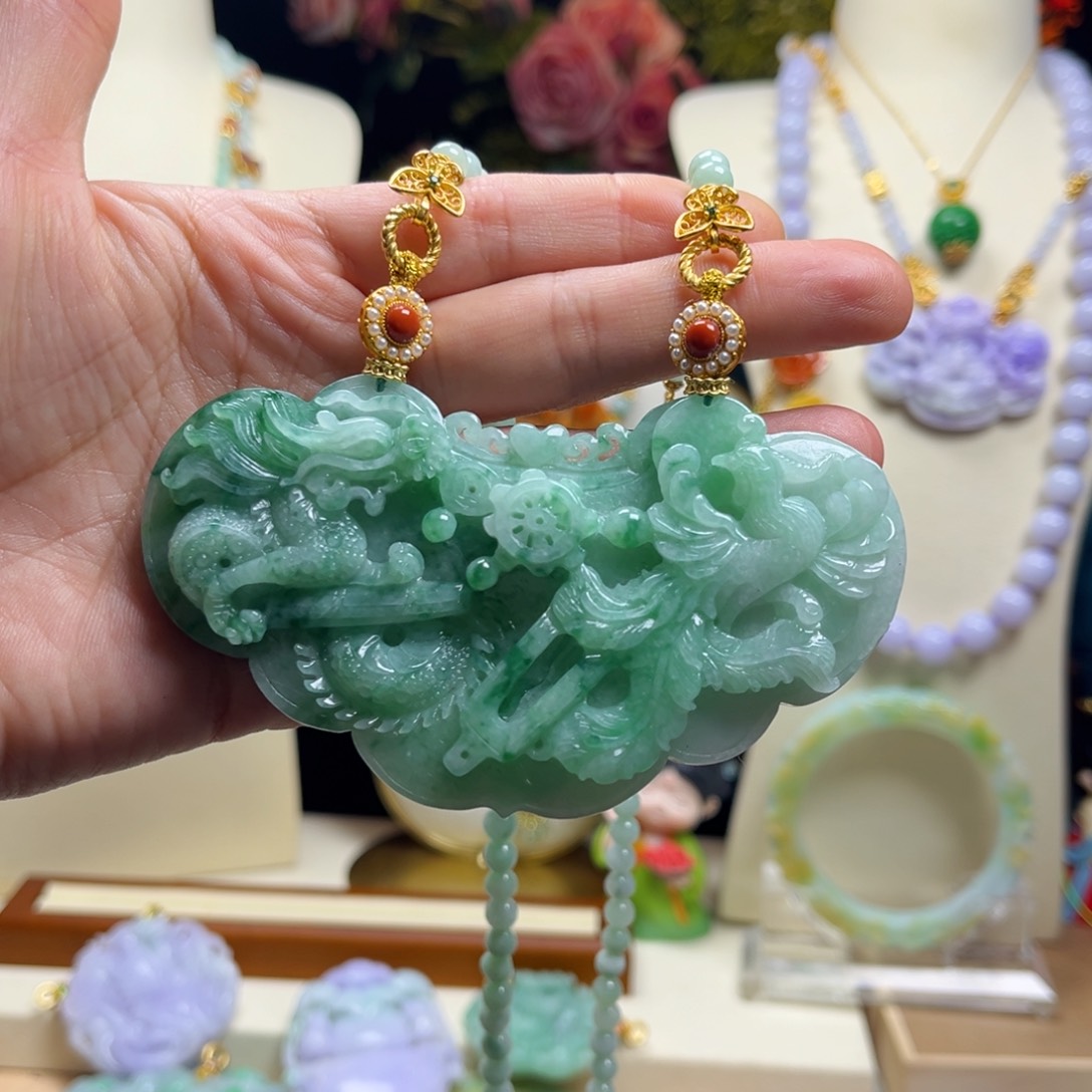 翡翠颈饰未镶嵌天然翡翠