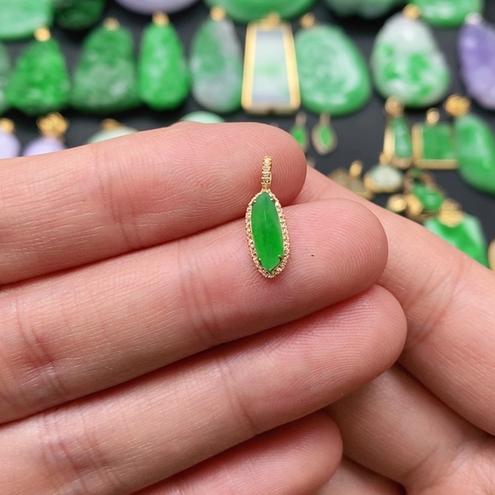 翡翠颈饰未镶嵌吊坠