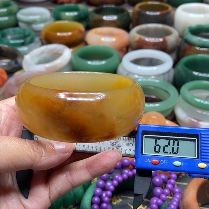 石英质玉手镯未镶嵌