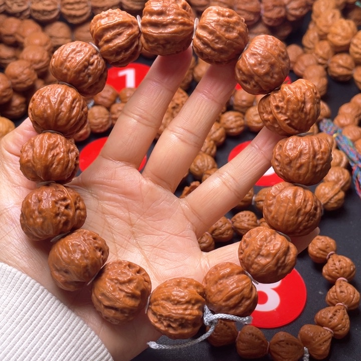 文玩核桃吊坠红皮元宝