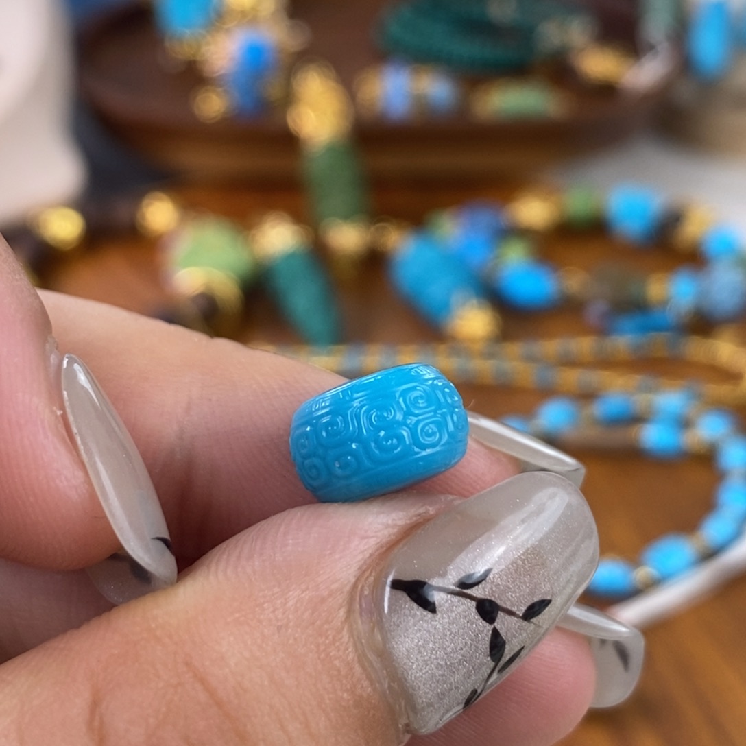 …***d绿松石未镶嵌。配饰