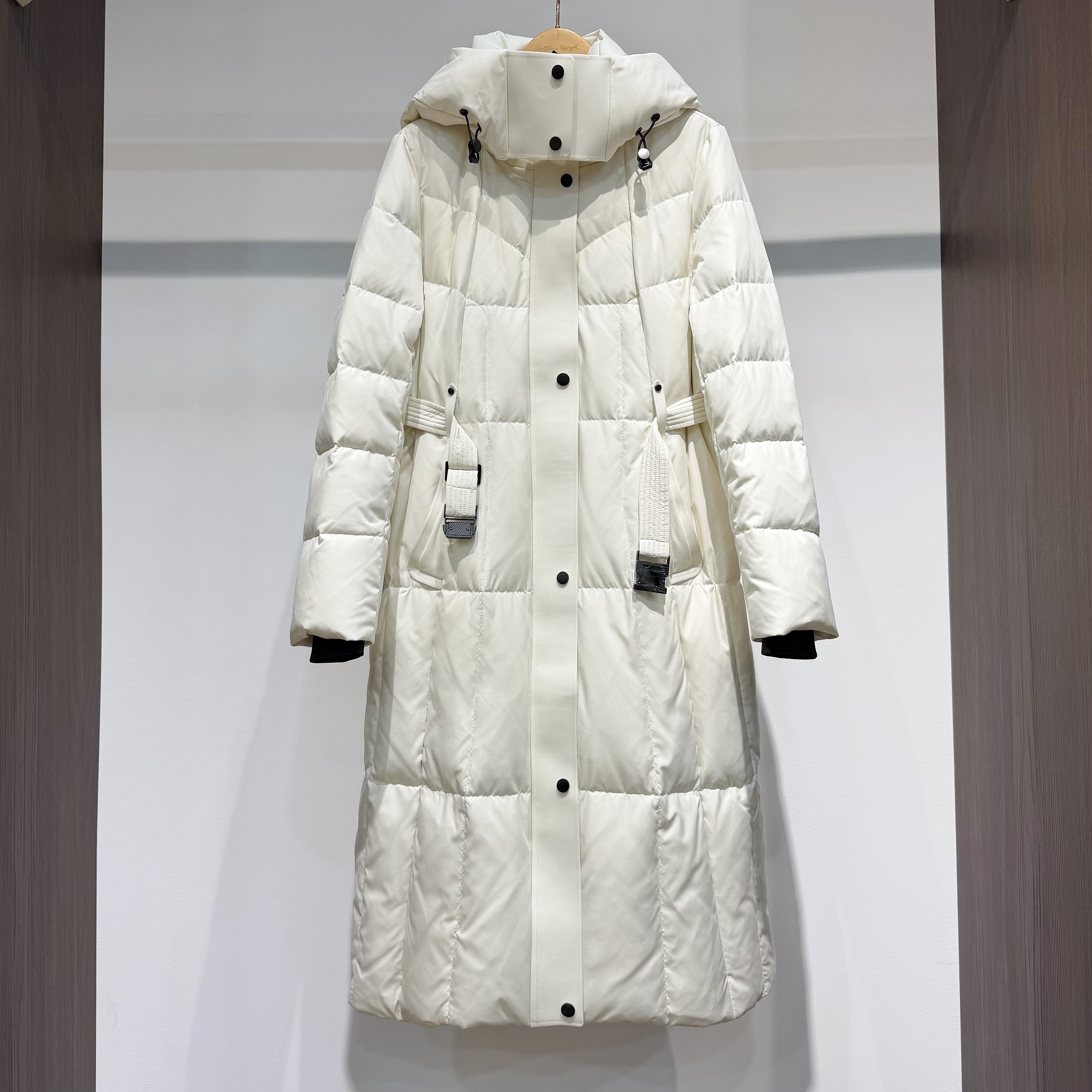 【萨拉迪恩】95鹅绒 过膝长款菱格商务收腰显瘦保暖鹅绒服女