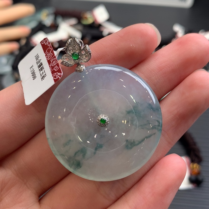 翡翠18K金镶嵌颈饰翡翠