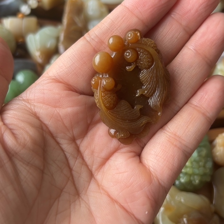 颈饰未镶嵌和田玉淡*