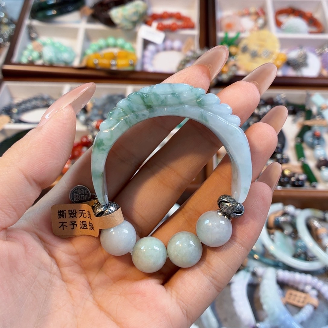 艾***儿未镶嵌手链翡翠手串