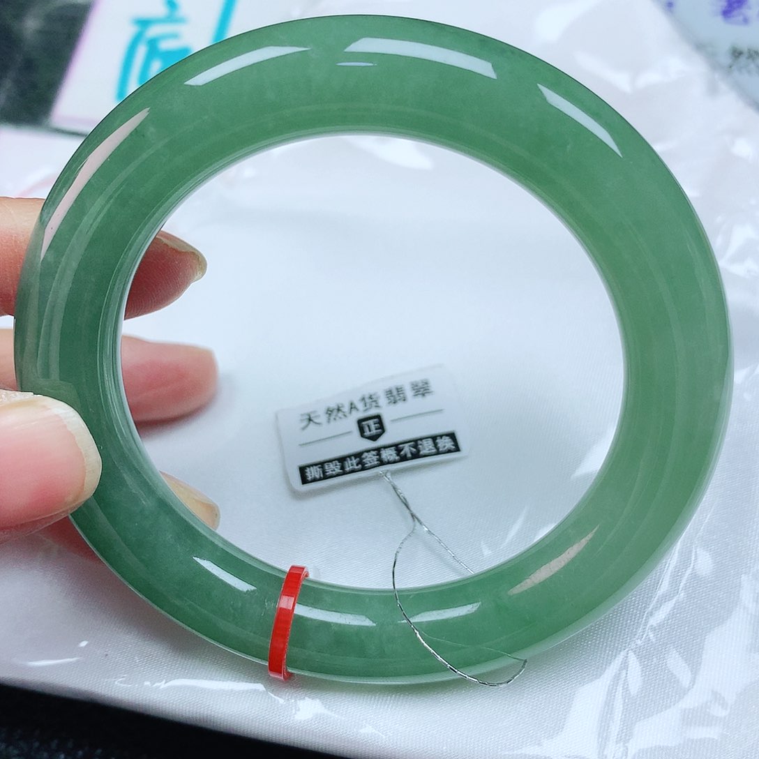 翡翠手镯未镶嵌54胖