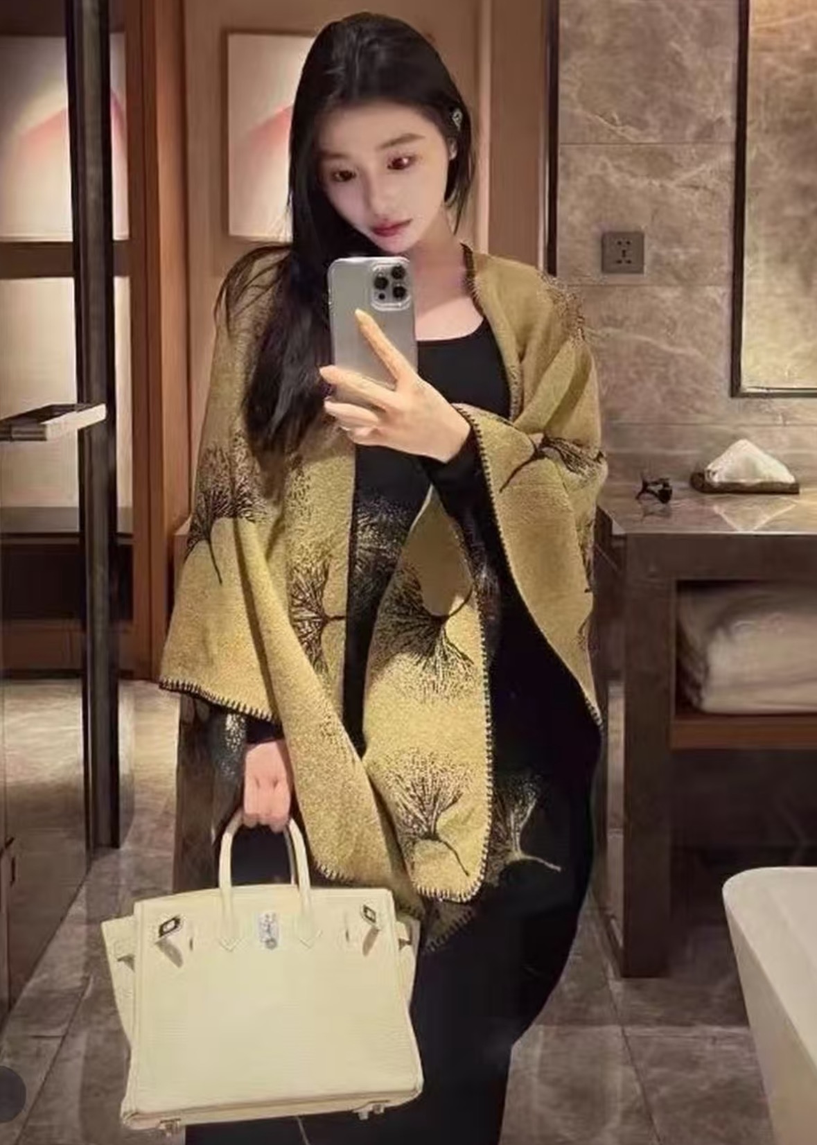 内蒙古厂家直邮双面羊羔毛江南水乡银杏叶披肩高级感温柔气质保暖