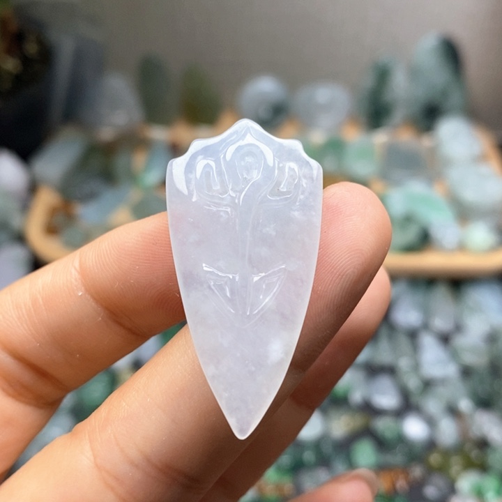 翡翠未镶嵌颈饰牌子