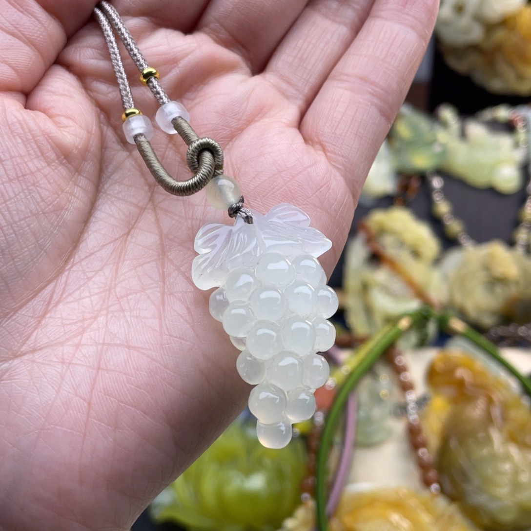 蛇纹石玉颈饰未镶嵌