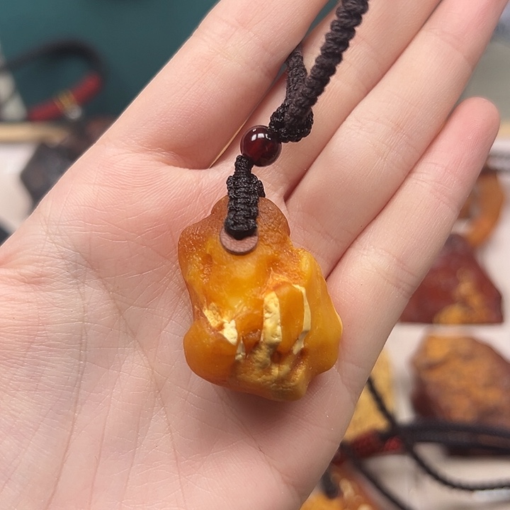 琥珀珠宝奇石未镶嵌