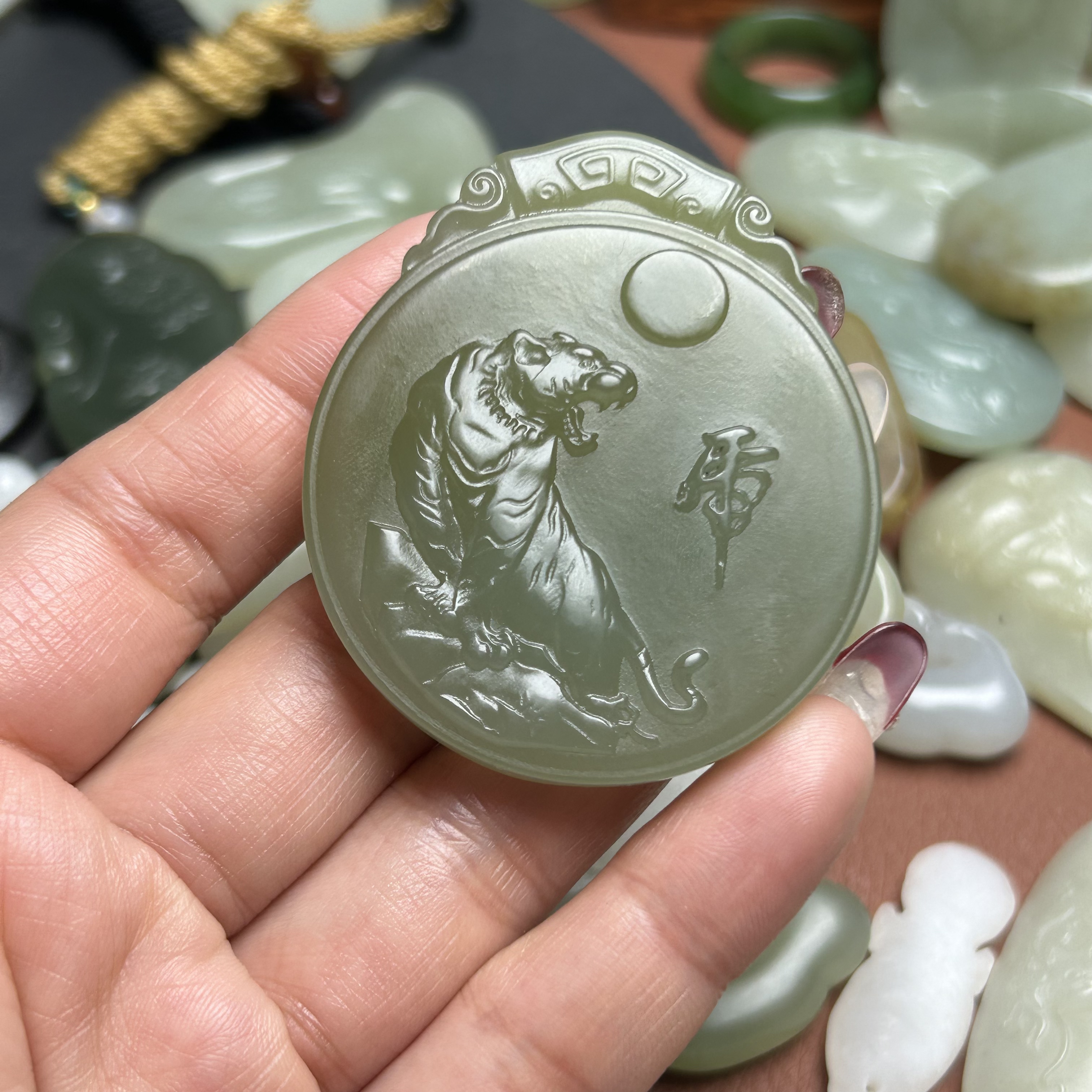 精品和田玉小挂件