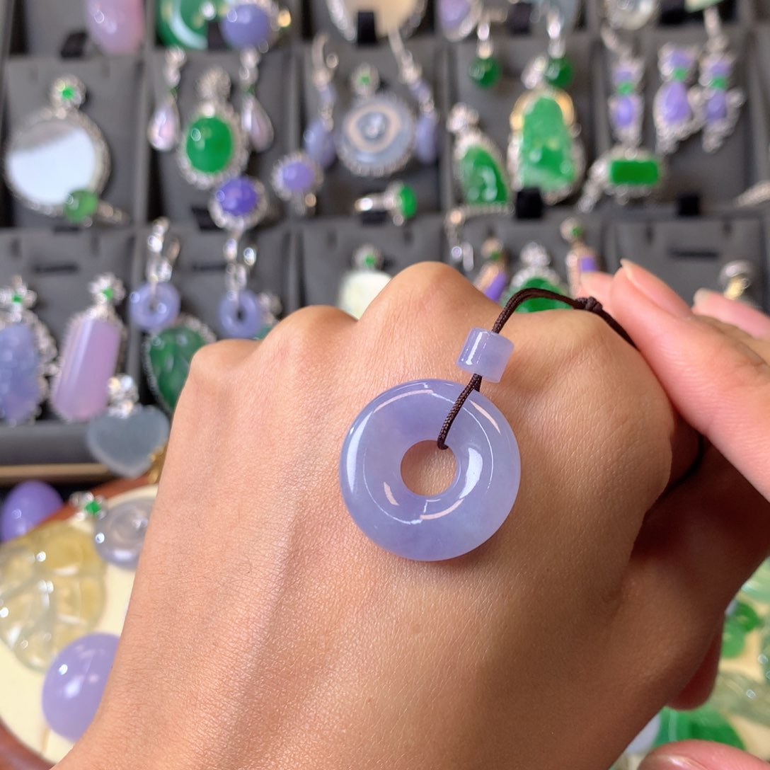 翡翠颈饰未镶嵌裸石