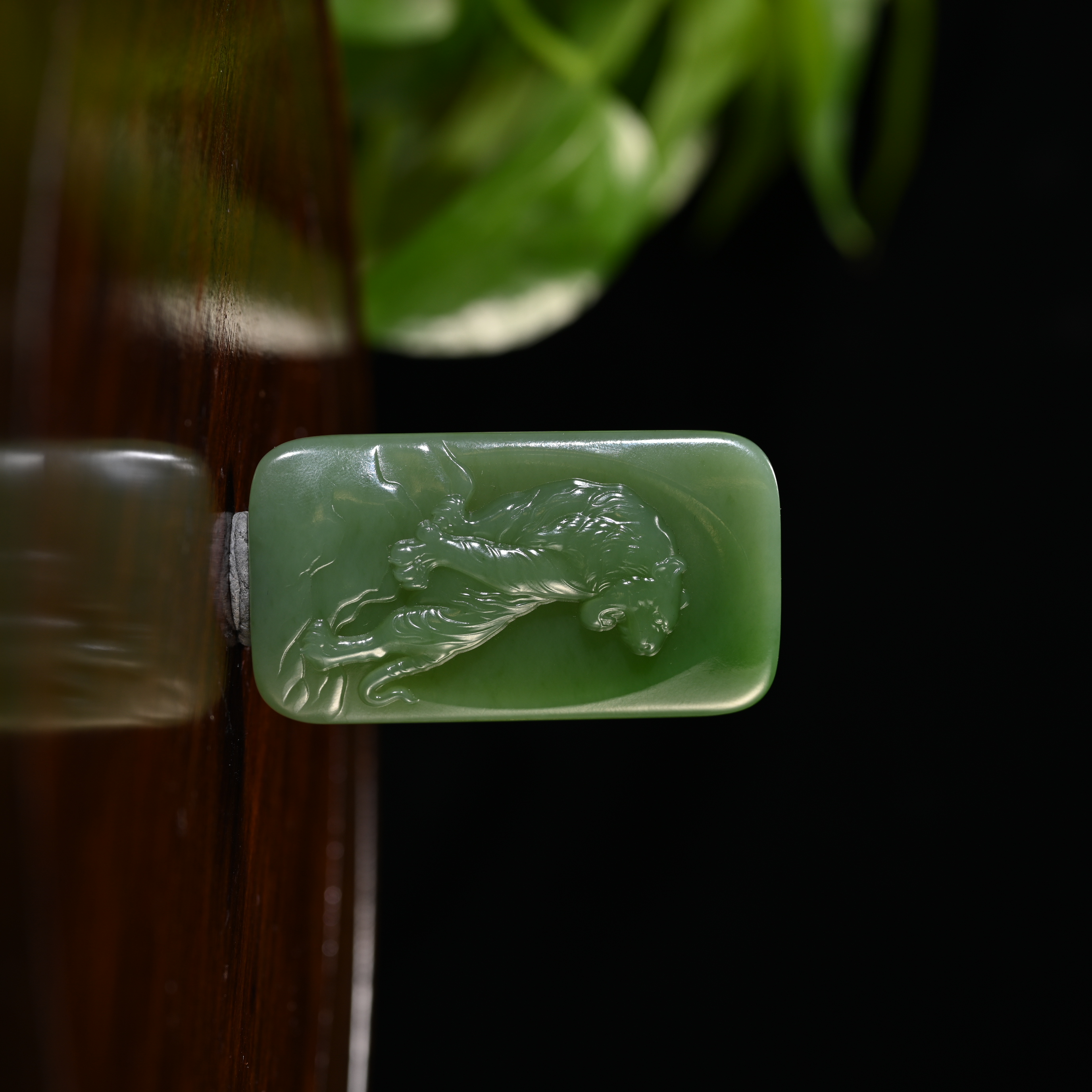 Lot8820 和田玉碧玉猛虎下山牌佩/杭拍