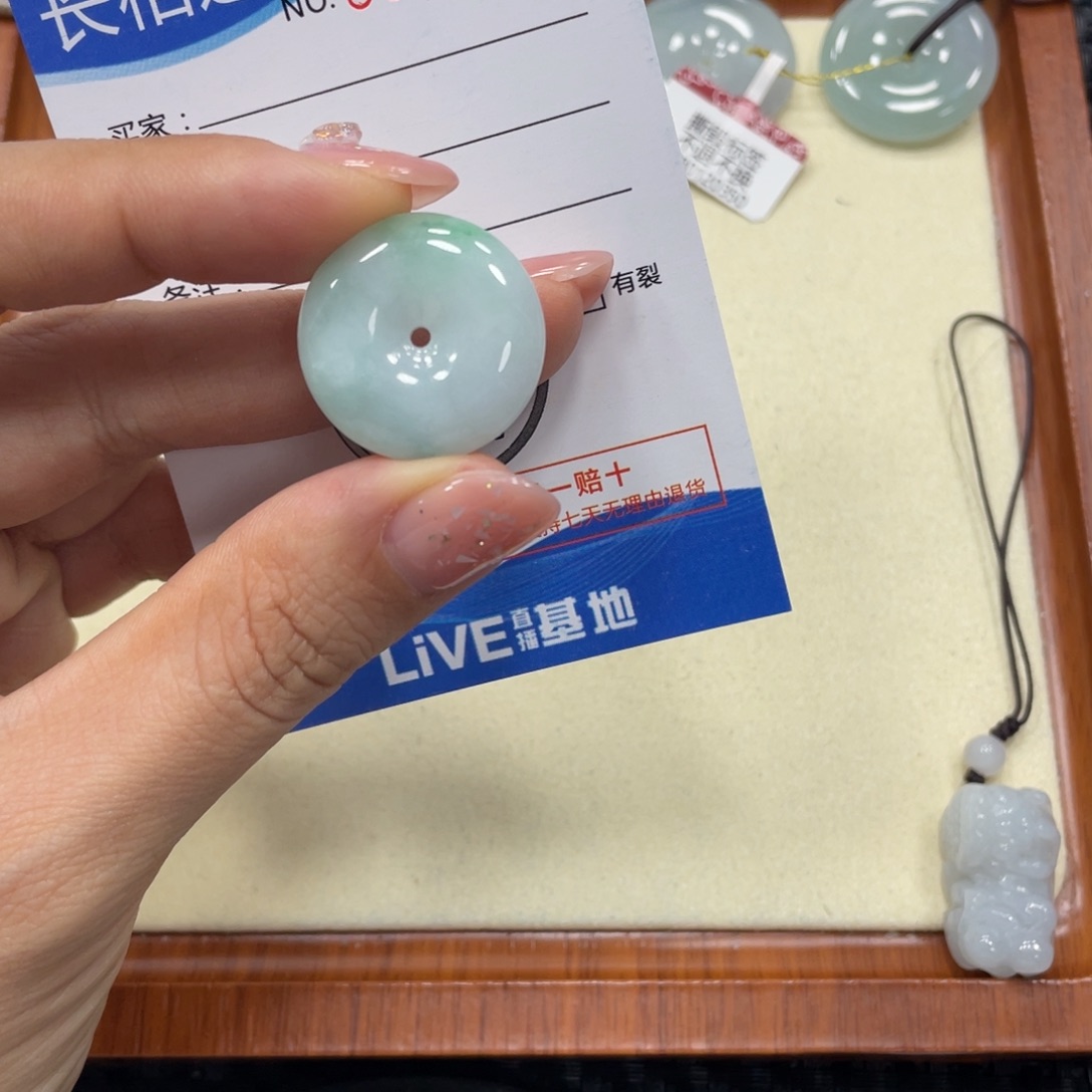 翡翠颈饰未镶嵌翡翠吊坠x 7575