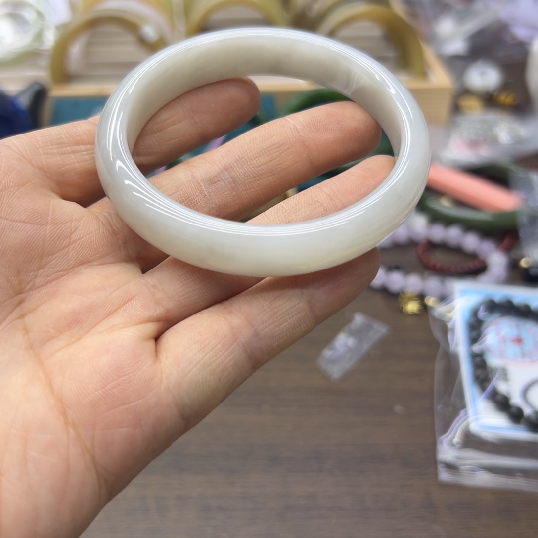 和田玉未镶嵌手镯60圈围356瑕