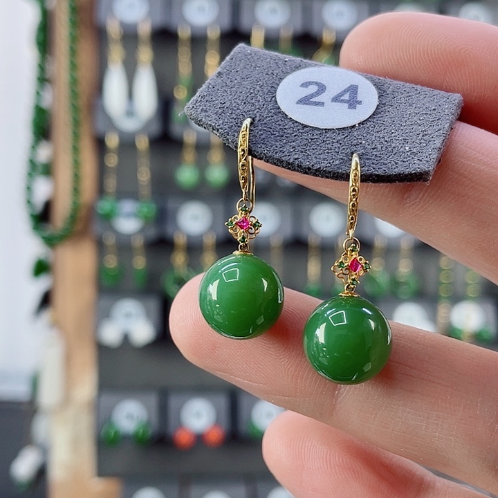 18K金镶嵌和田玉耳饰