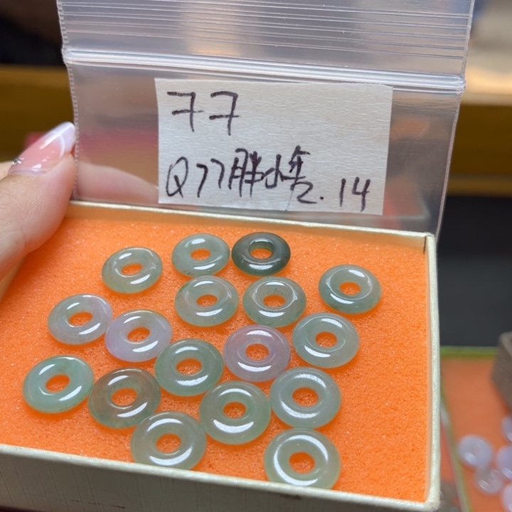 定制翡翠未镶嵌胖*年不