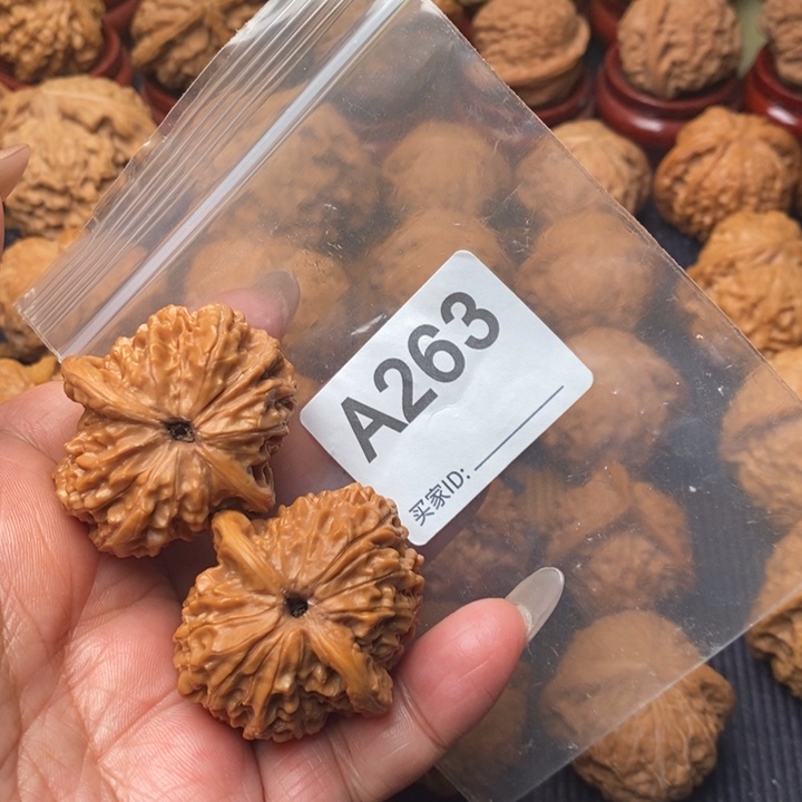 核桃把件血麒麟37尺263号