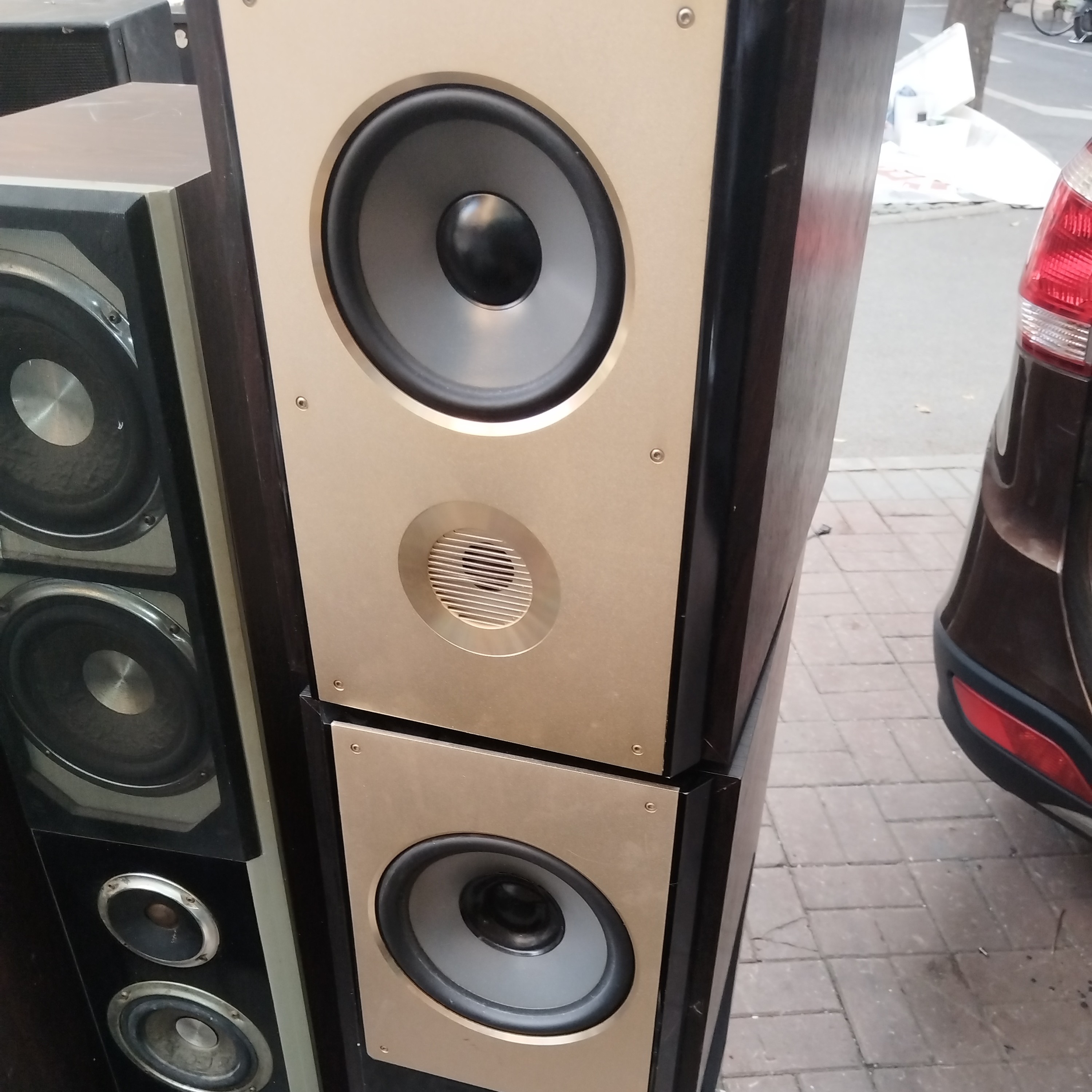 8新  别墅型尊威高端落地箱一对，不包邮费，不支持七天无理由退货