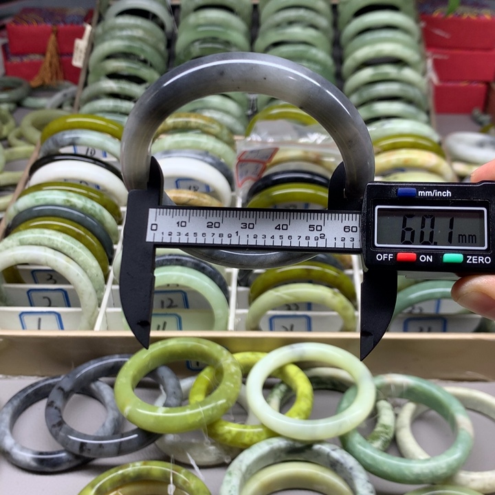 未镶嵌蛇纹石玉手镯33